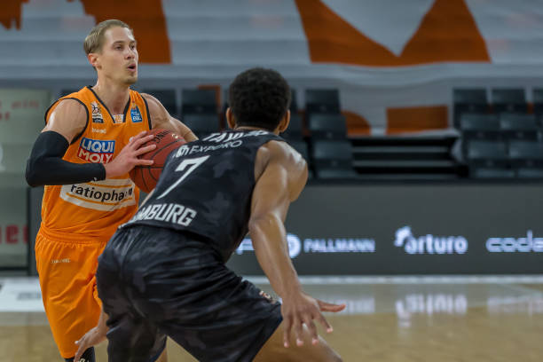 攻防两端的 攻防两端的